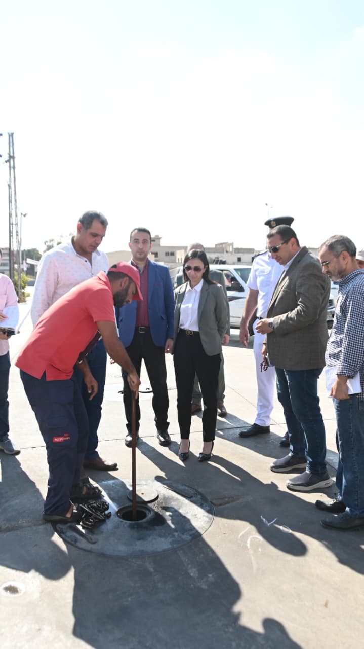 محافظ البحيرة تتابع إلتزام محطات الوقود والمواقف بكفر الدوار بالتسعيرة الجديدة