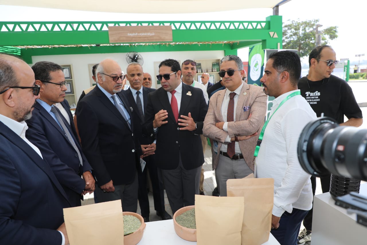 بلال حبش يتفقد معرض "بني سويف عاصمة النباتات الطبية والعطرية.. من مصر إلى العالم"
