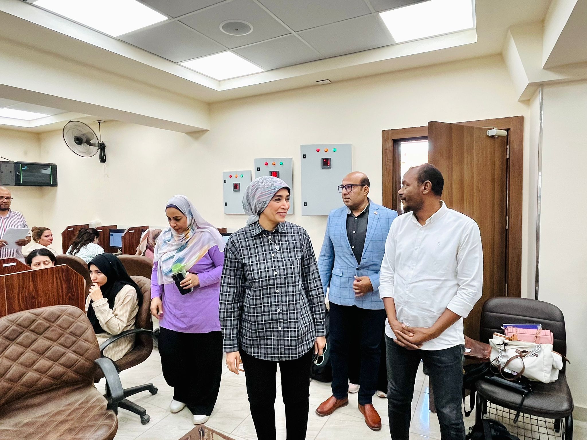 رئيس جامعة الأقصر تتفقد اختبارات التحول الرقمي 