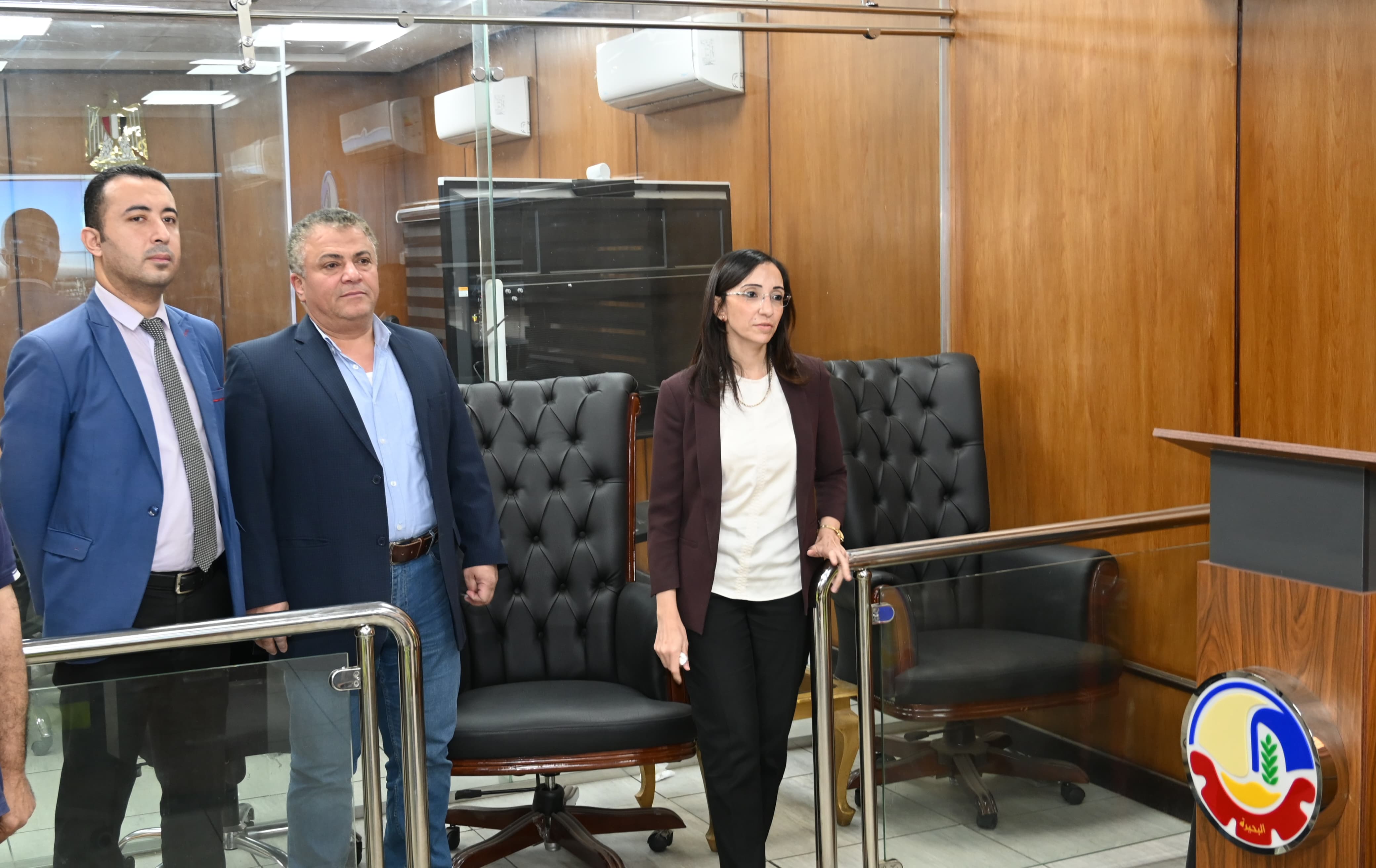 محافظ البحيرة تتابع إنتظام العمل بالمواقف من داخل غرفة التحكم والسيطرة