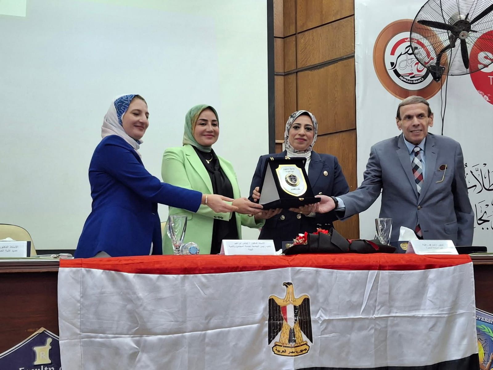 جامعة دمنهور تعقد ندوات تثقيفية إحتفالا باليوم العالمي للفتاة