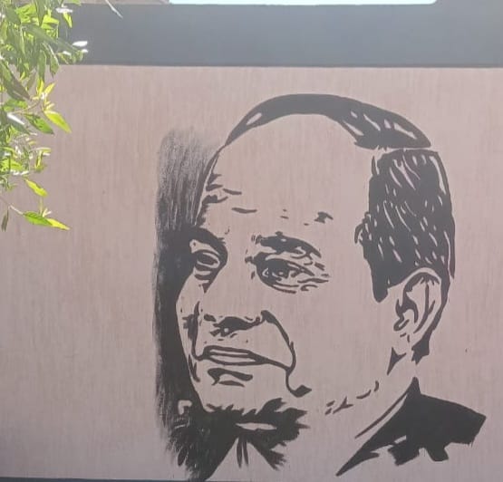 جداريات تحاكي الجمال.. فنانون يبدعون في «ثانوي البنات» بقنا