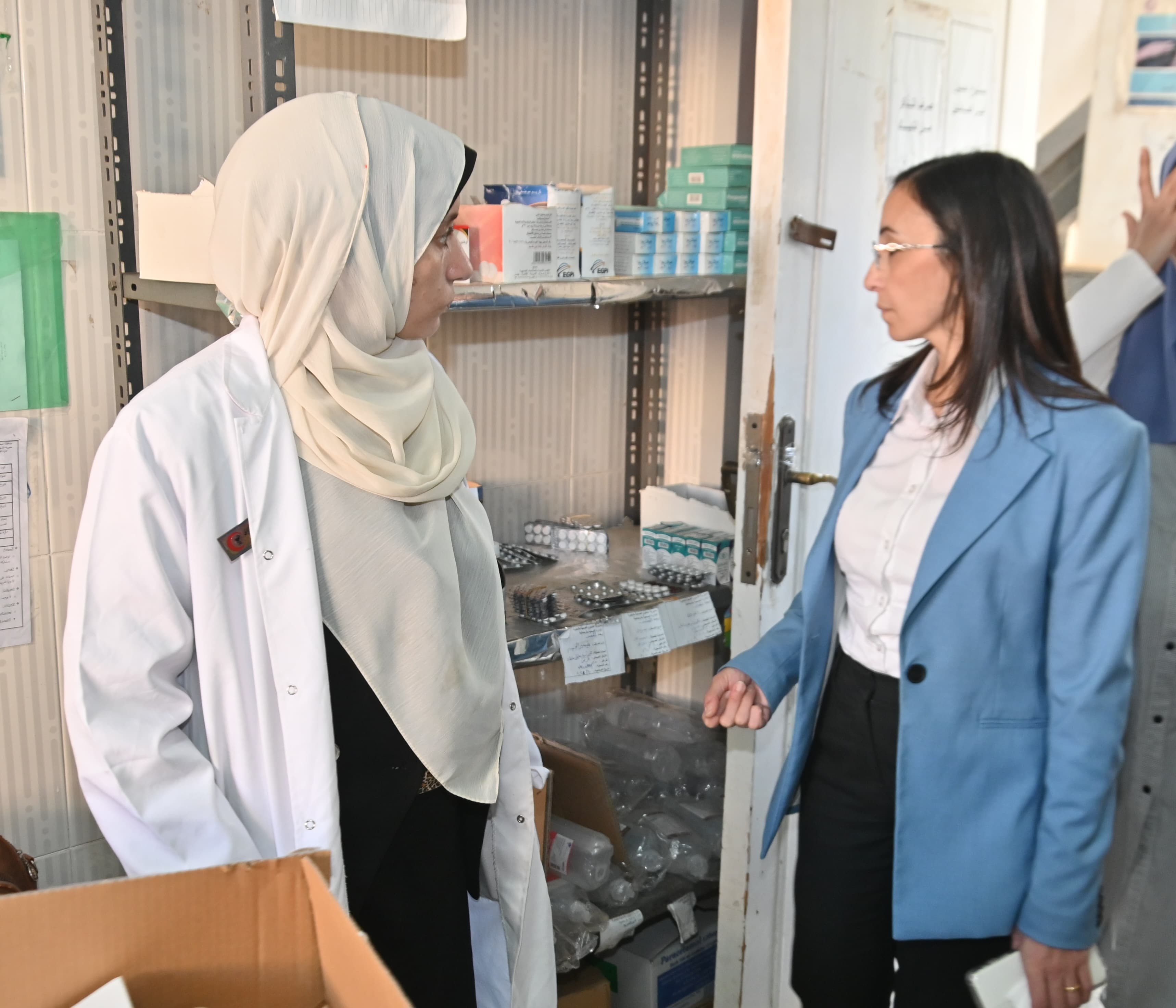 محافظ البحيرة تتفقد وحدة طب الأسرة بقرية المجد بالرحمانية وتشيد بجهود  الفريق الطبى