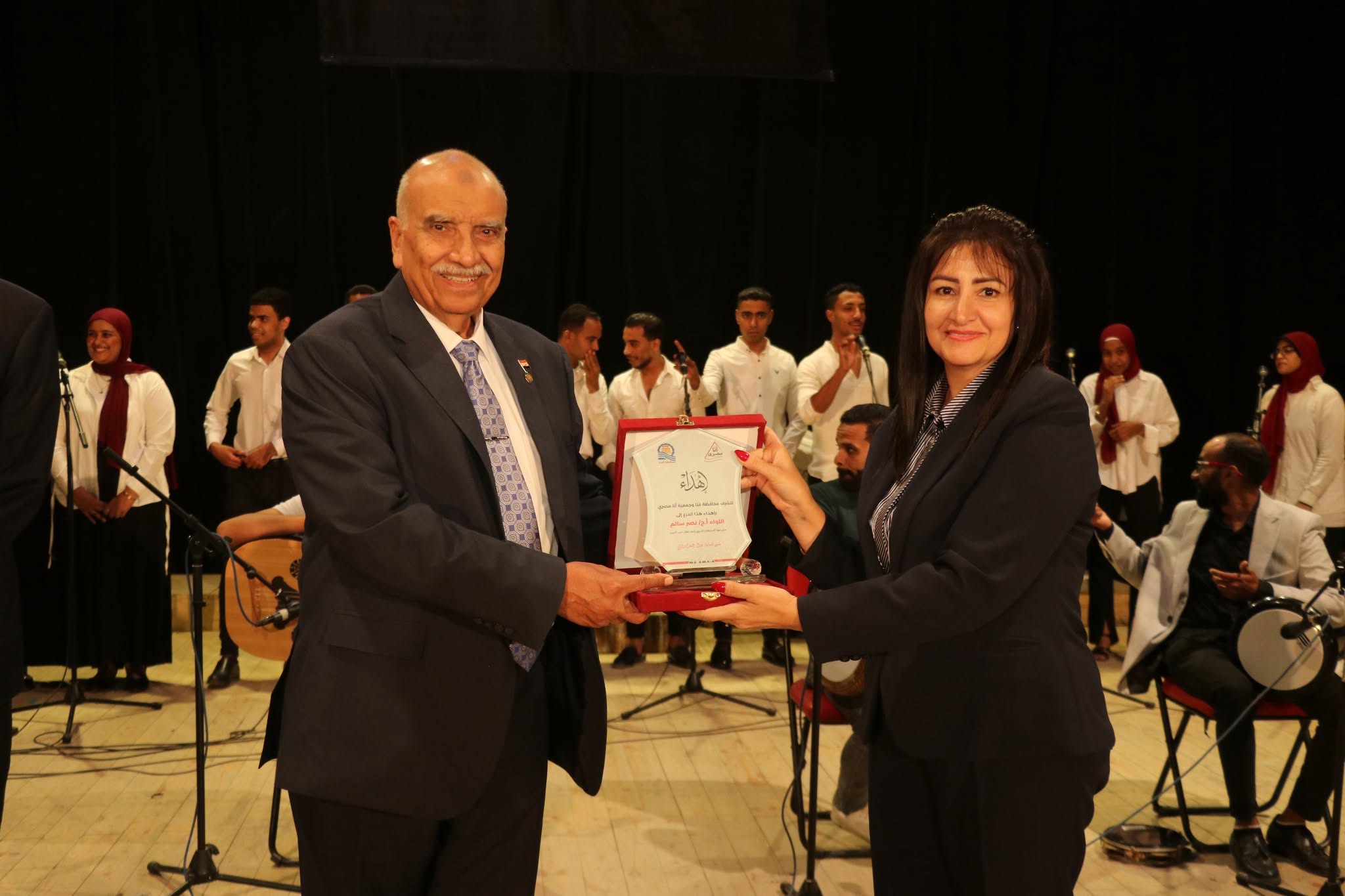 جمعية أنا مصري بقنا تحتفل بنصر أكتوبر.. واللواء نصر سالم يروي بطولات العزة