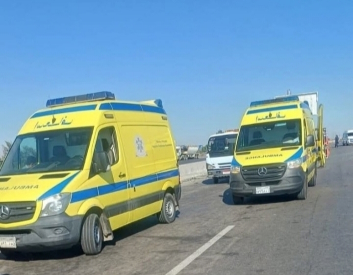 مصرع وإصابة 3 أشخاص بالبحيرة.. إصطدامت سيارتهم الملاكى برصيف