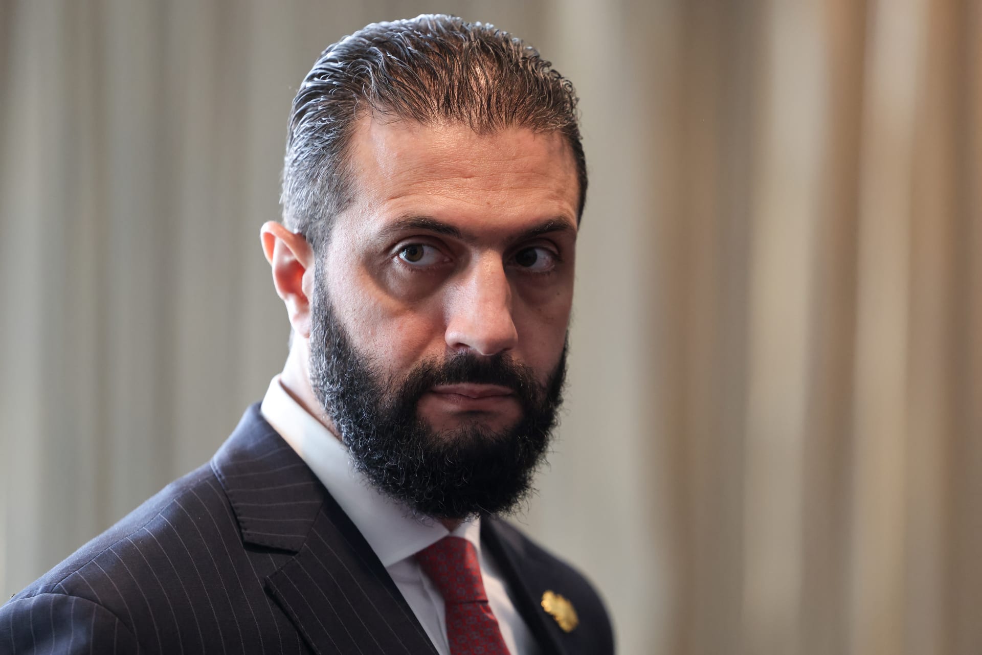 رد غير متوقع من أحمد الشرع عن علاقته بتنظيم القاعدة 