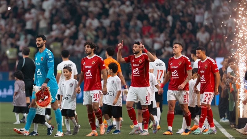 بعثة الأهلي تصل القاهرة بعد التتويج بالسوبر المصري على حساب الزمالك