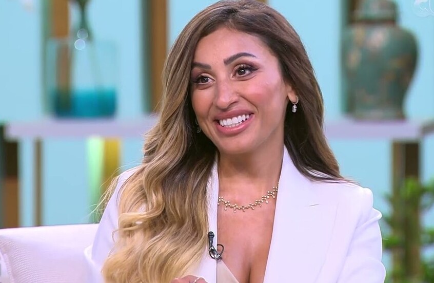 الفنانة دينا الشربيني تحرر بلاغاً ضد المذيعة مروة صبري تتهمها بالسب والقذف والتشهير