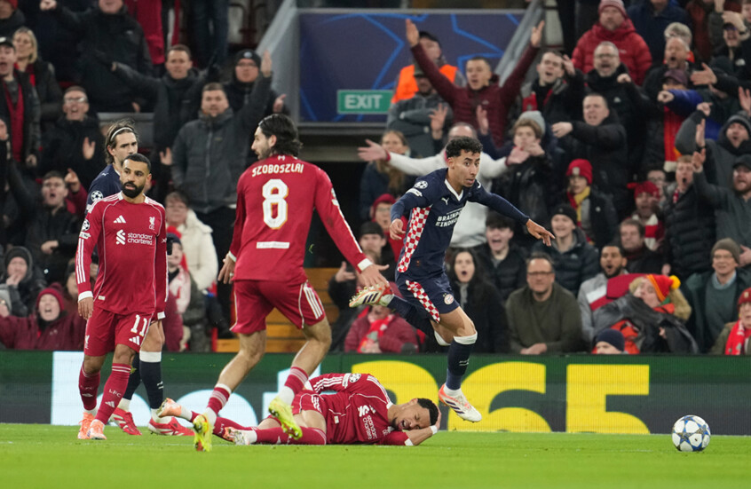 ليفربول يسقط فى الأنفيلد برباعية أمام الطاحونة الهولندية ايندهوفن