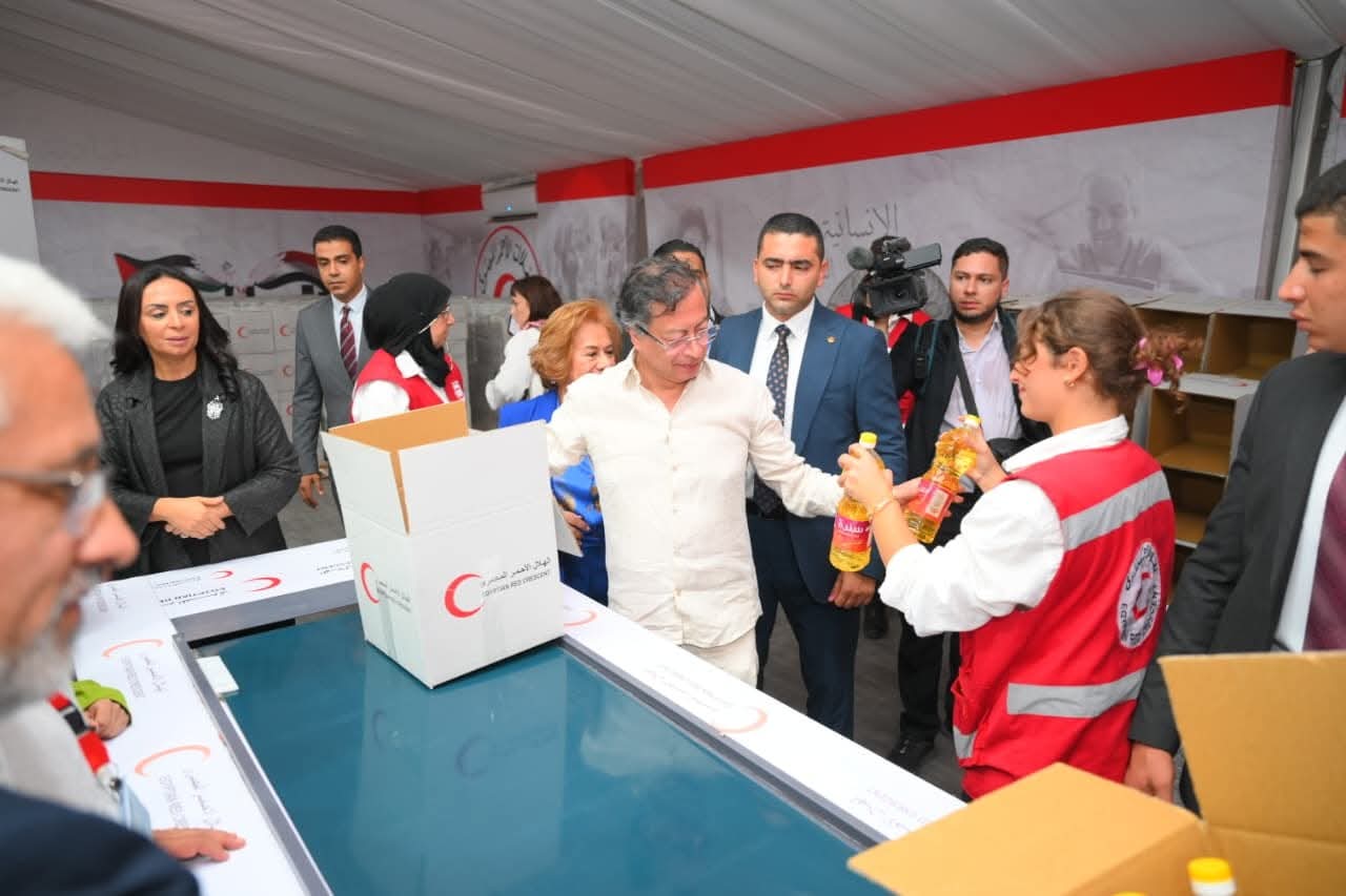 رئيس كولومبيا يشيد بالجهود المصرية في تقديم المساعدات الإنسانية للفلسطينيين
