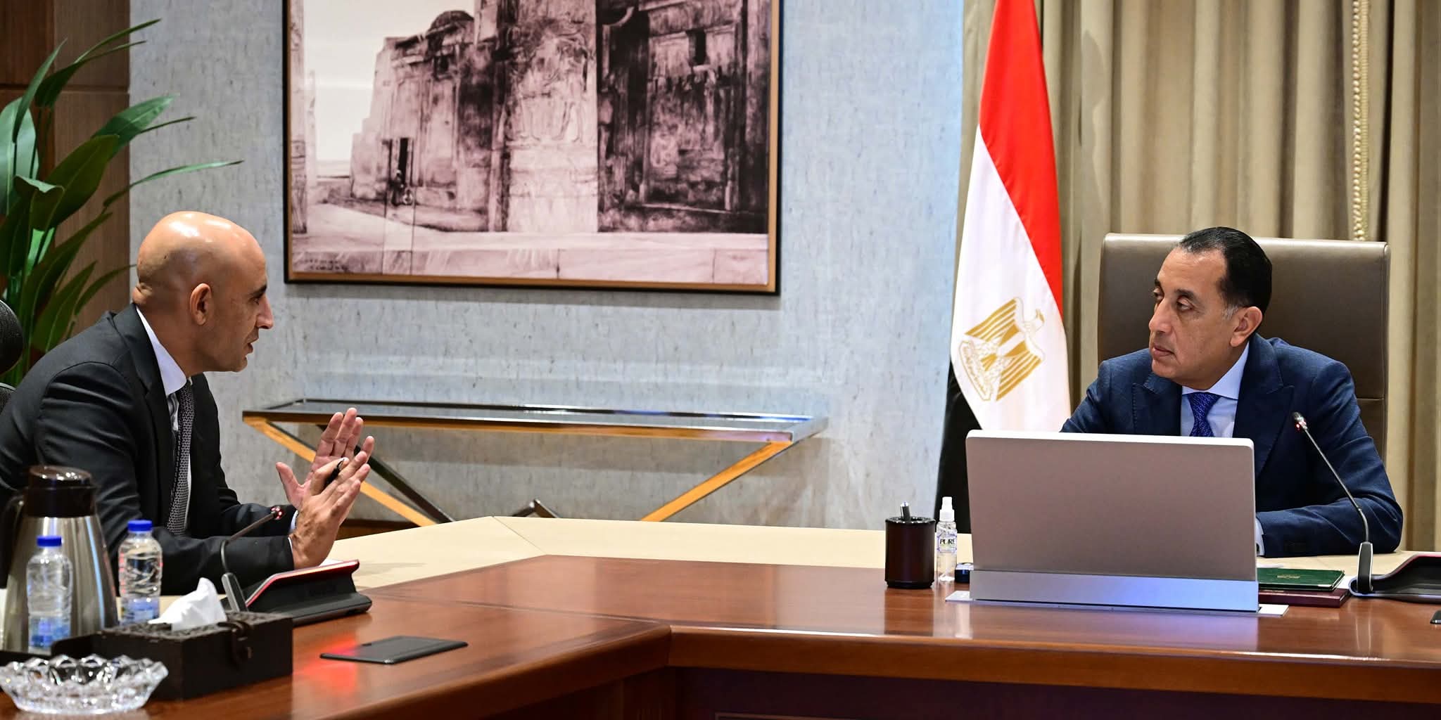 رئيس الوزراء يلتقي وزير التعليم لاستعراض عددٍ من ملفات عمل الوزارة