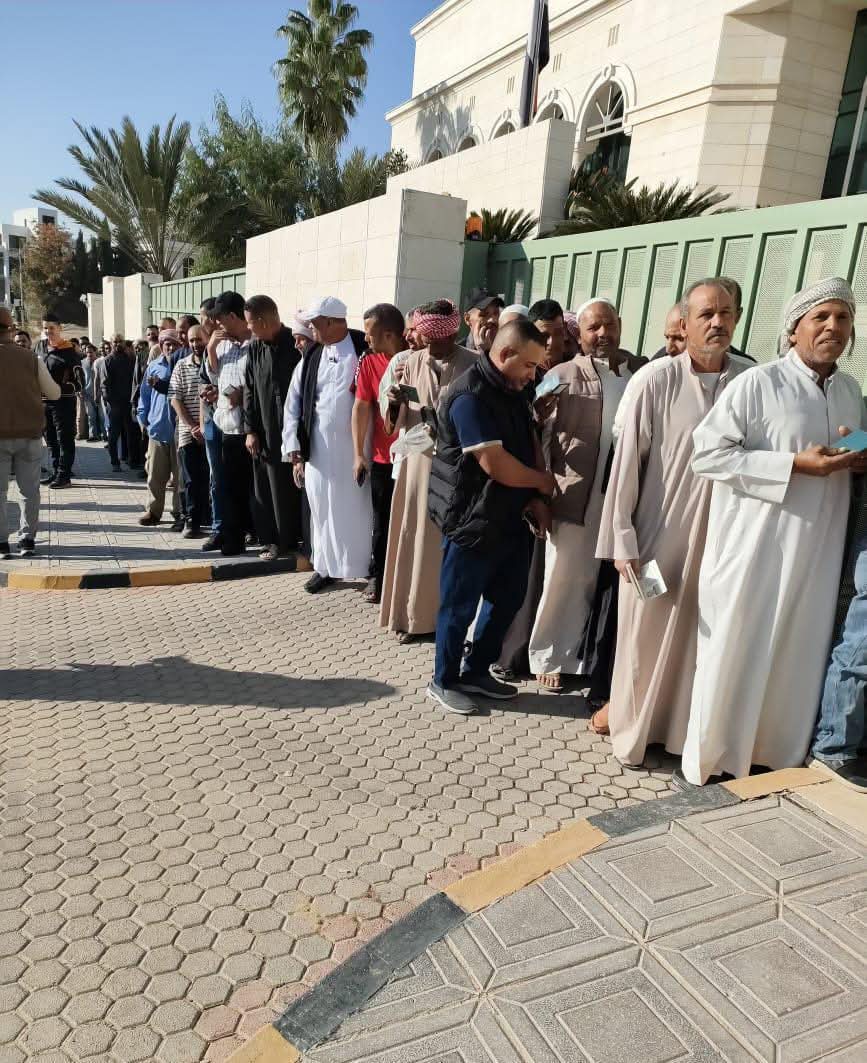 طوابير المصريين بالأردن للتصويت فى الإنتخابات البرلمانية