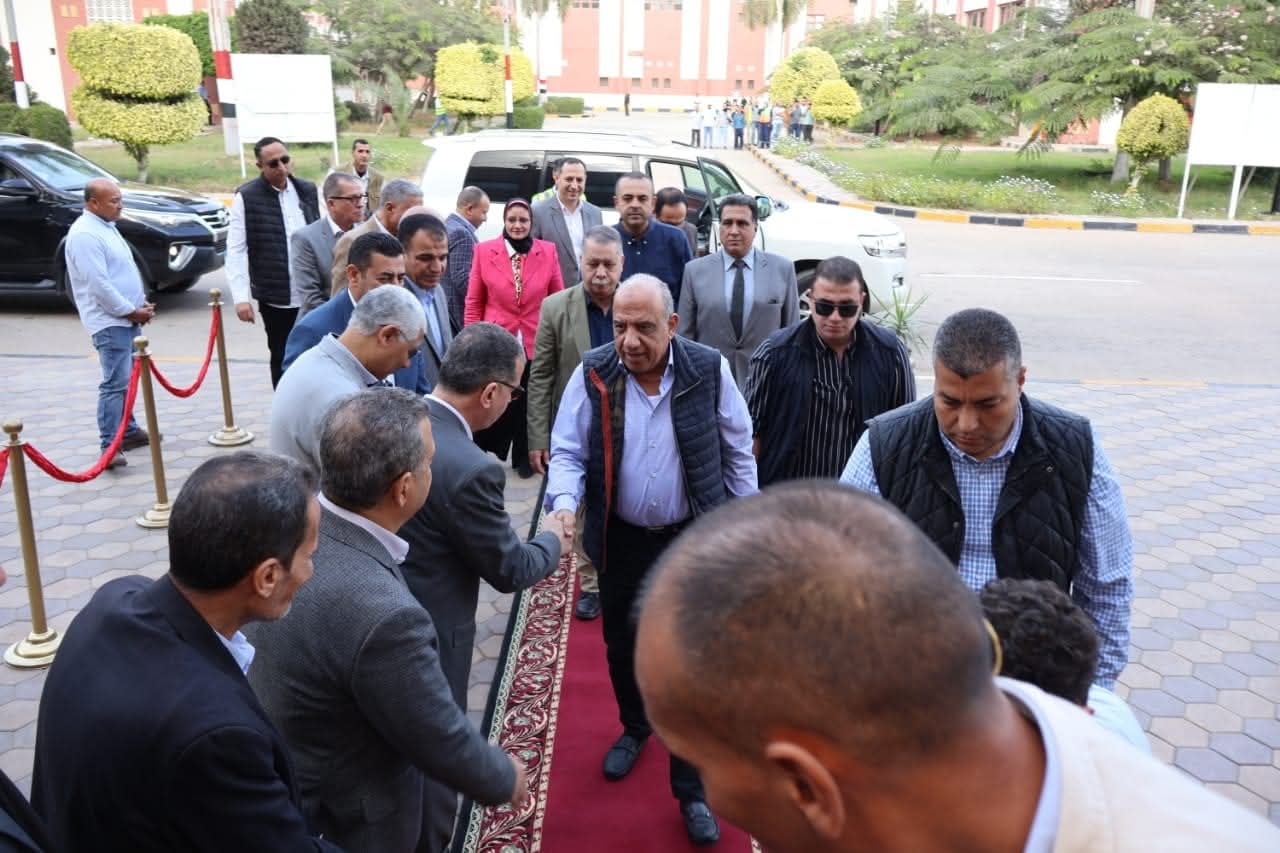 وزير الكهرباء والطاقة المتجددة يتفقد محطة توليد كهرباء النوبارية