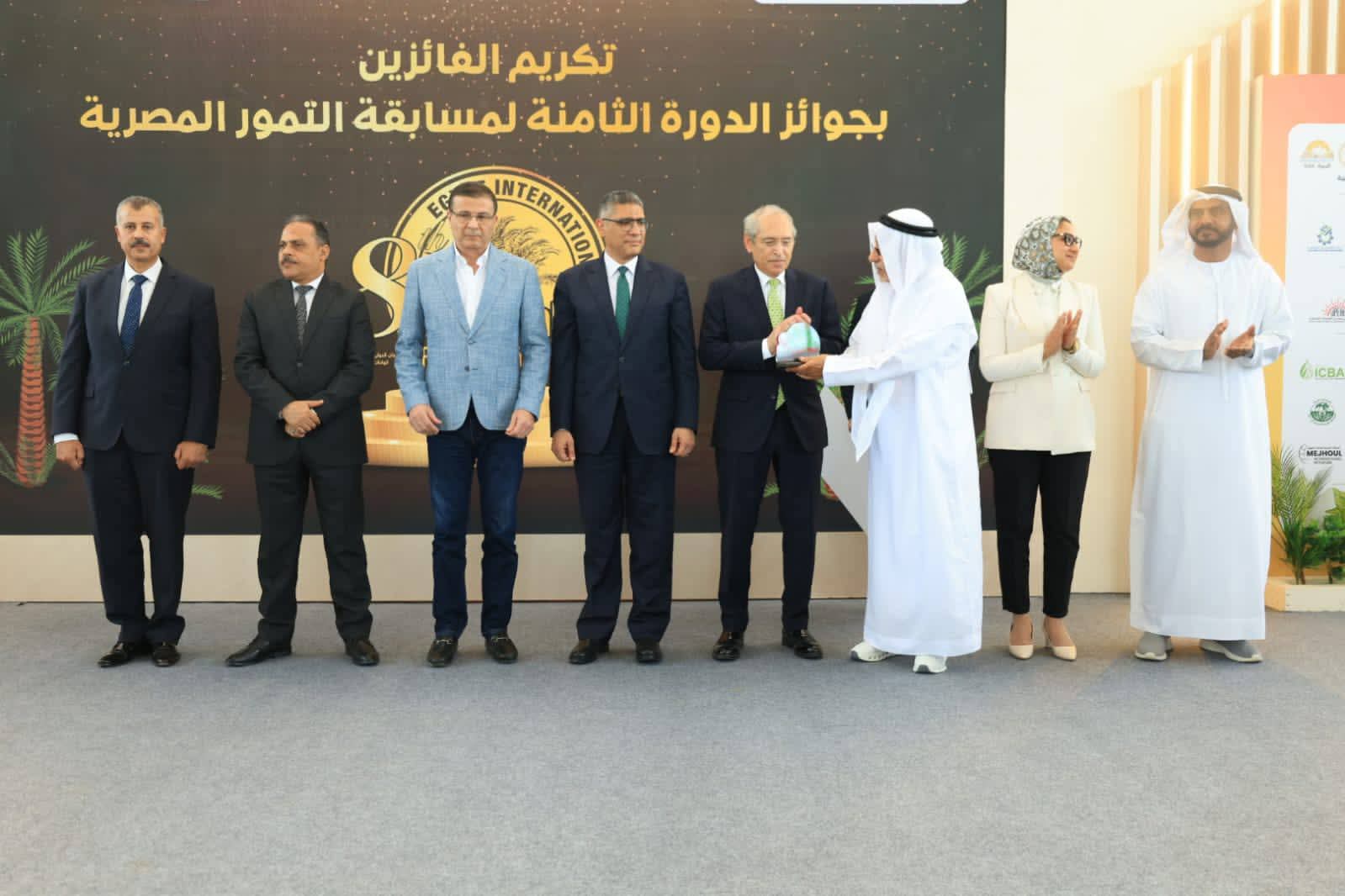 نائب محافظ الوادي الجديد تشارك بالمهرجان الدولي الثامن للتمور بالواحات البحرية