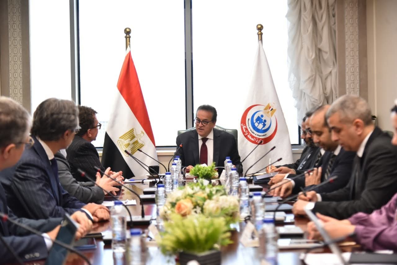 وزير الصحة يبحث توطين أدوية الأمراض النادرة في مصر