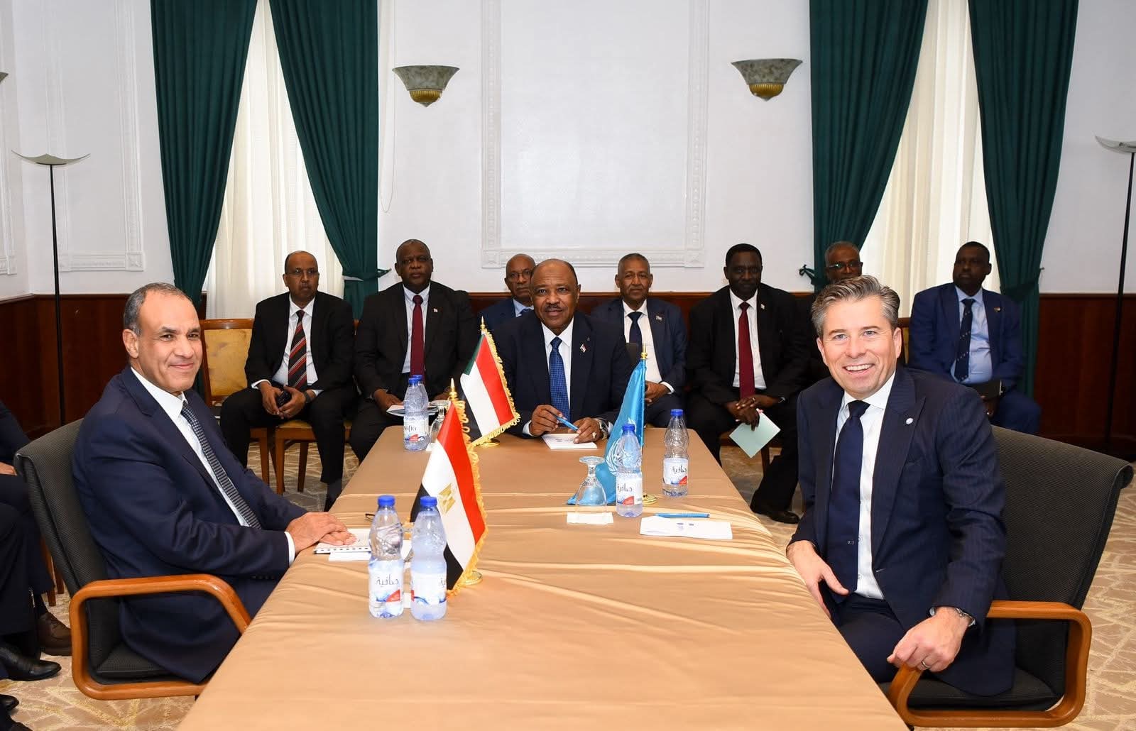 اجتماع ثلاثي في بورتسودان لبحث تعزيز الجهود الإنسانية في السودان