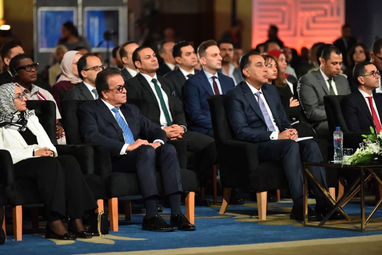 رئيس الوزراء يشهد جلسة حوارية رفيعة المستوى في مؤتمر PHDC'25