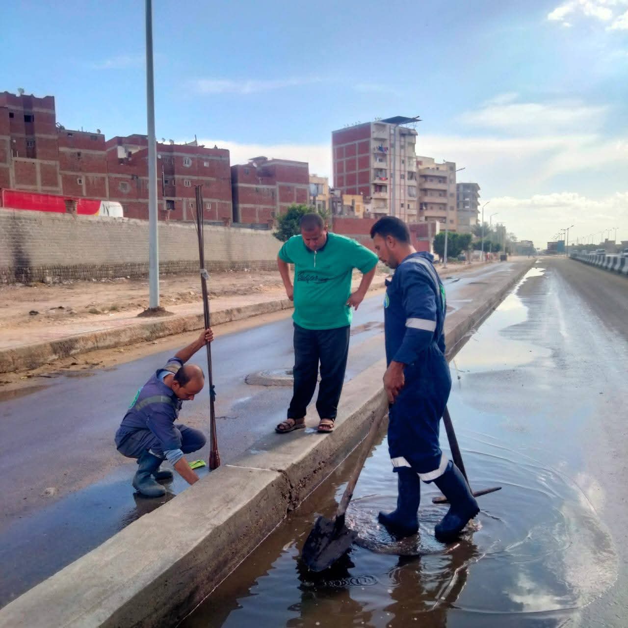 مياه البحيرة تواصل  جهودها لتصريف مياه الأمطار بالمراكز والمدن
