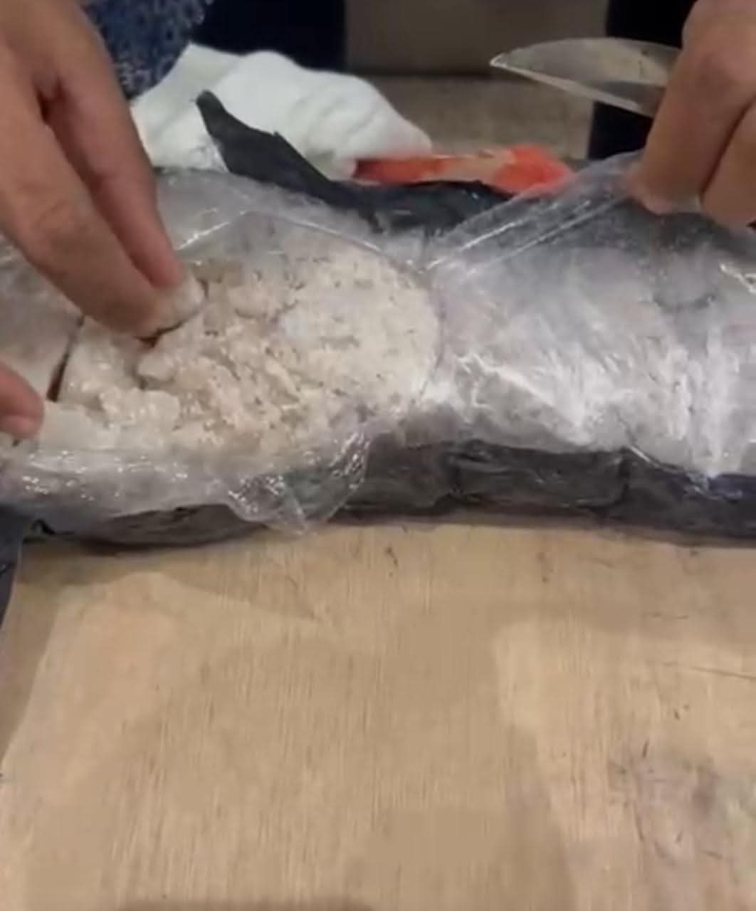 جمارك مطار القاهرة تحبط محاولة تهريب 20 كيلو جراما من مخدر "MDMA"