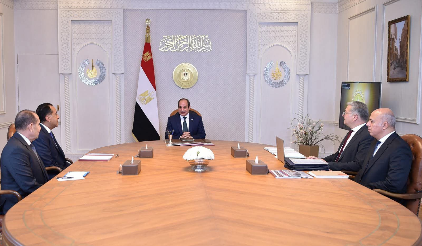 الرئيس يوجّه بتوفير المزيد من الحوافز والتيسيرات للمستثمرين فى قطاعات البترول والغاز والتعدين