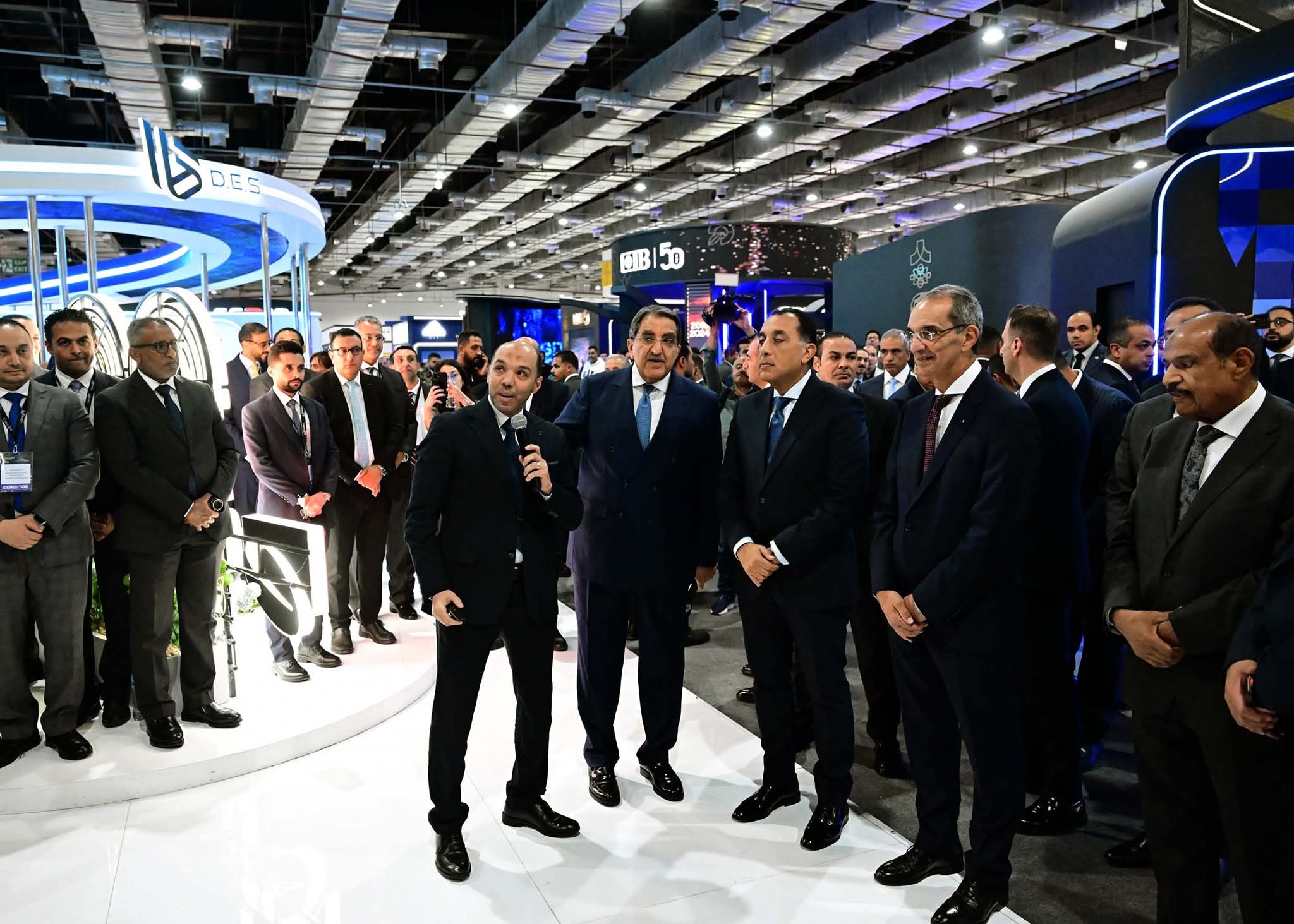 رئيس الوزراء يتفقد أجنحة الجهاز القومي لتنظيم الاتصالات بمعرض ومؤتمر القاهرة الدولي للتكنولوجيا