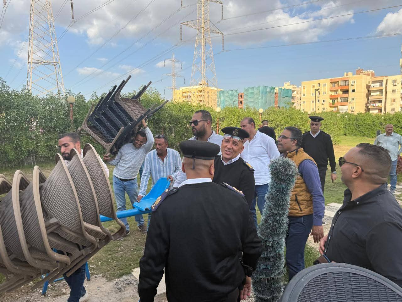 الجيزة تتصدى للمخالفات والتعديات بحدائق الأهرام