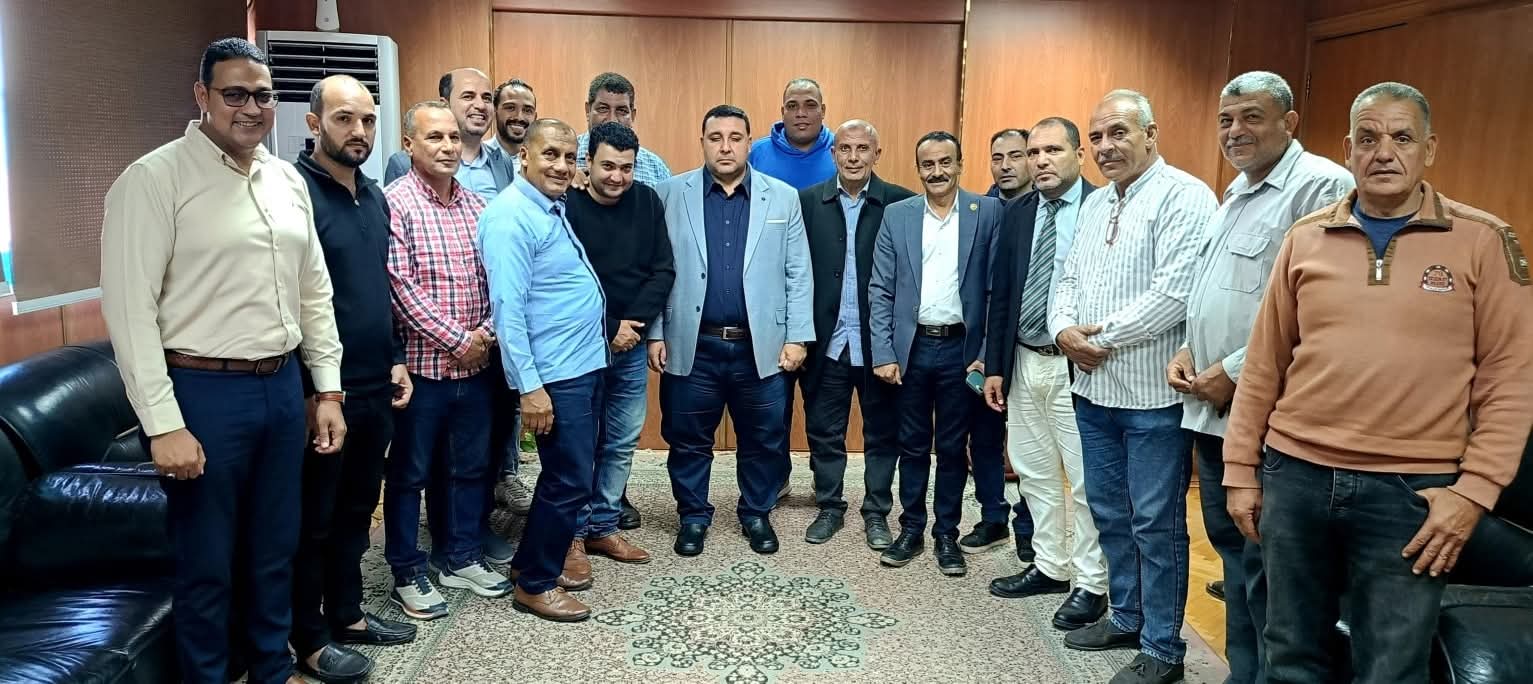 أهالي قرية زنزو بكفر الدوار يقدمون الشكر لرئيس مياه البحيرة 