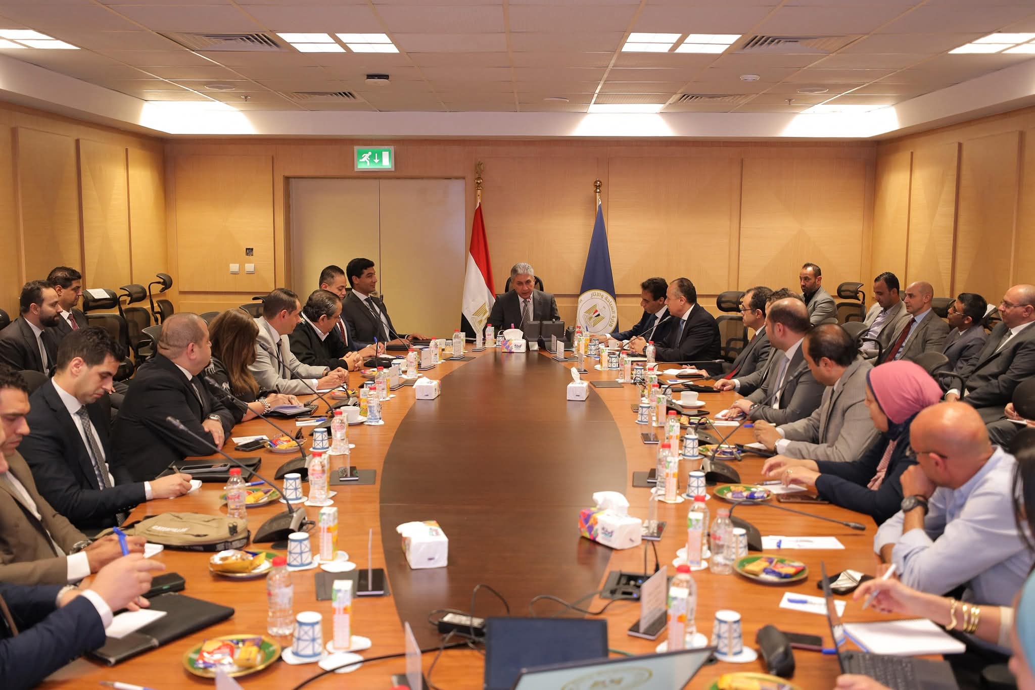وزير السياحة يتابع آخر مستجدات الأعمال بالمنظومة الجديدة للتأشيرة السياحية عند الوصول