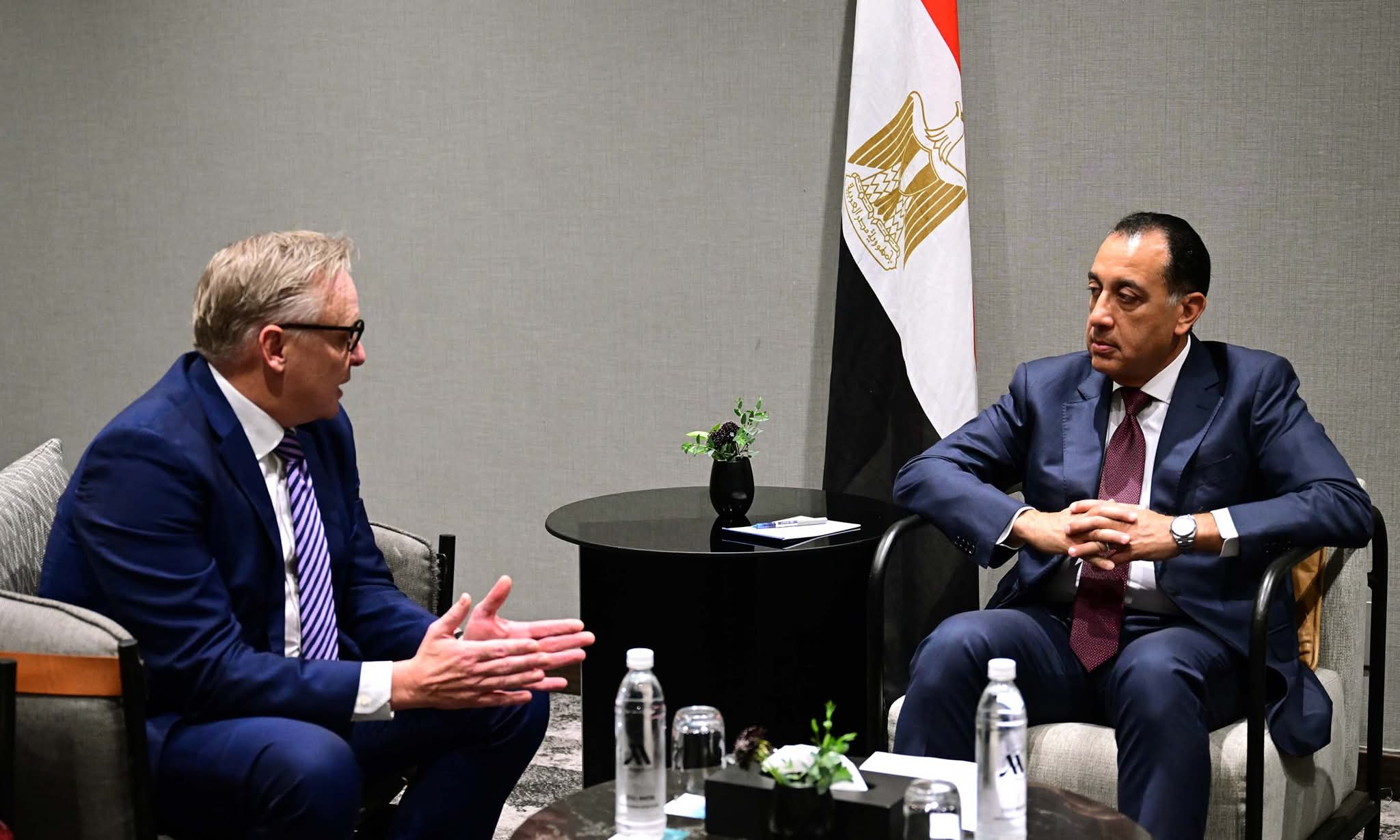 رئيس الوزراء يلتقي مسئولى شركة "أنجلو جولد أشانتى" المستثمرة فى منجم السكري للذهب