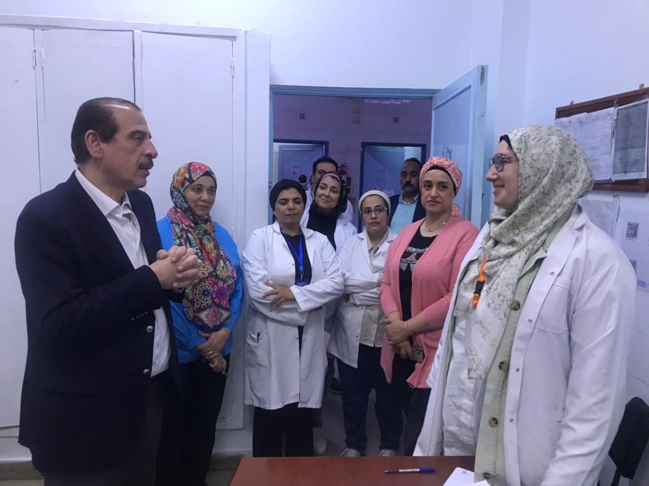نائب وزير الصحة يحيل طبيبتين للتحقيق ويأمر بنقلهما خارج الشروق الطبية