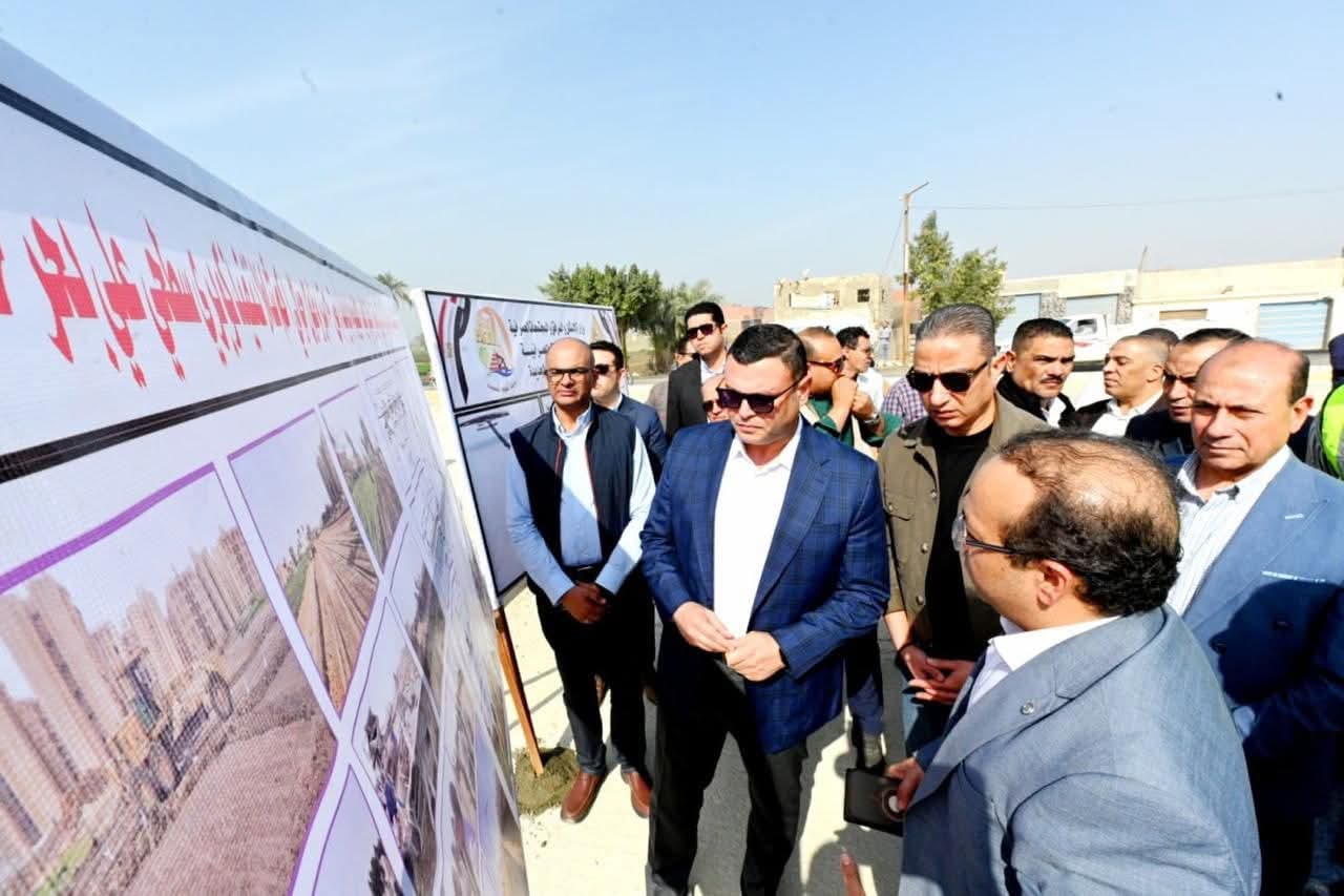 وزير الإسكان ومحافظ الفيوم يتفقدان مجمع محطات مياه الشرب بالعزب الجديدة