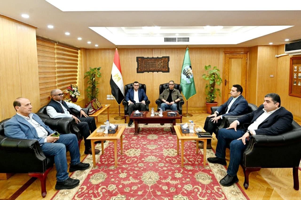 وزير الإسكان يتابع مع محافظ الفيوم الموقف التنفيذي لمشروعات "حياة كريمة"