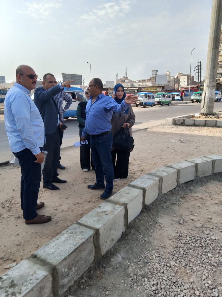 رئيس مدينة دمنهور يتفقد أعمال تطوير ميدان المحطة ويوجه بإزالة المباني الآيلة للسقوط