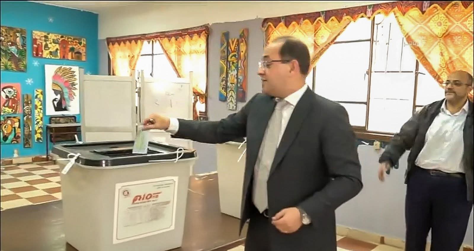 وزير المالية يدلي بصوته فى انتخابات مجلس النواب