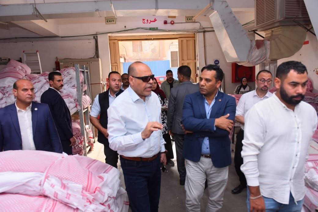 تحرير محاضر ضد 19 مصنعًا لعدم تطبيق الحد الأدنى للأجور