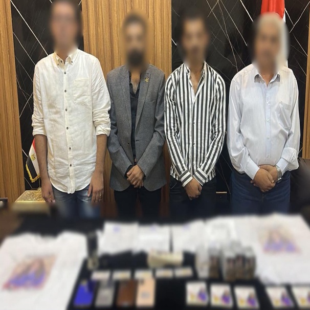 ضبط 4 أشخاص يوزعون كروت ورشاوى انتخابية بروض الفرج