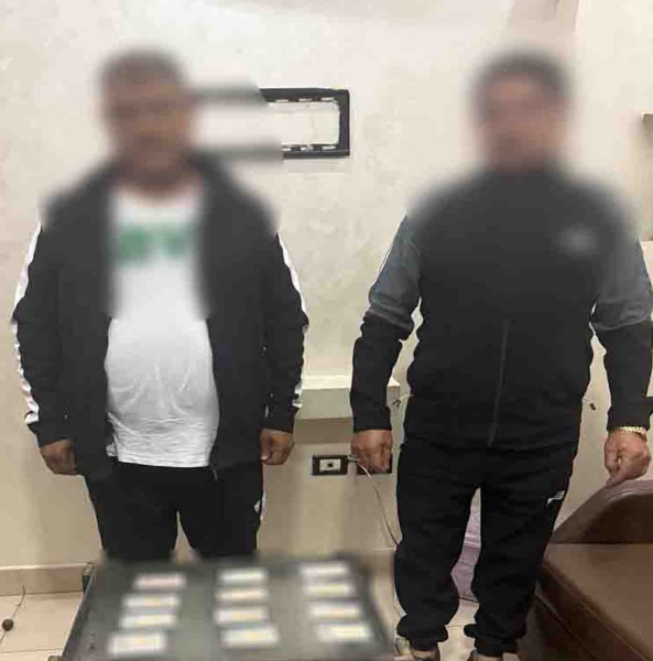 ضبط شخصين يستخدمان بطاقات الناخبين للتصويت بالغربية