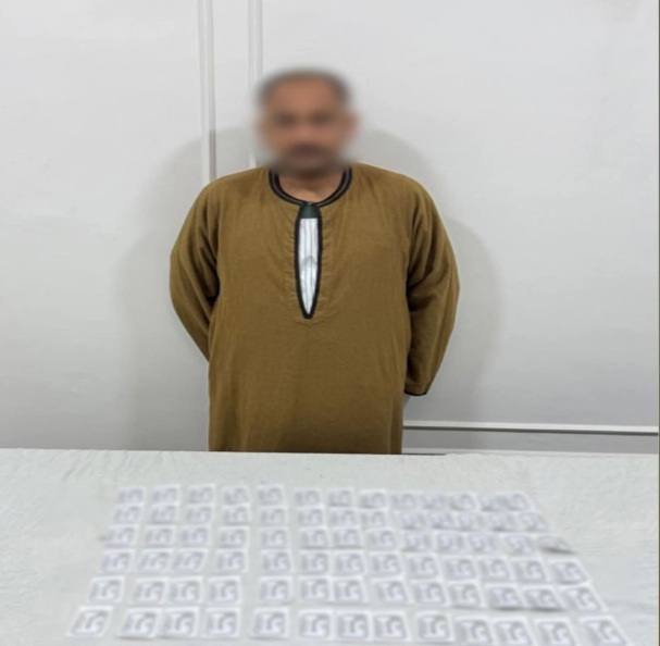 ضبط شخص يوزع كوبونات غذائية للتأثير على أصوات الناخبين بالمنوفية - الخبر لايف