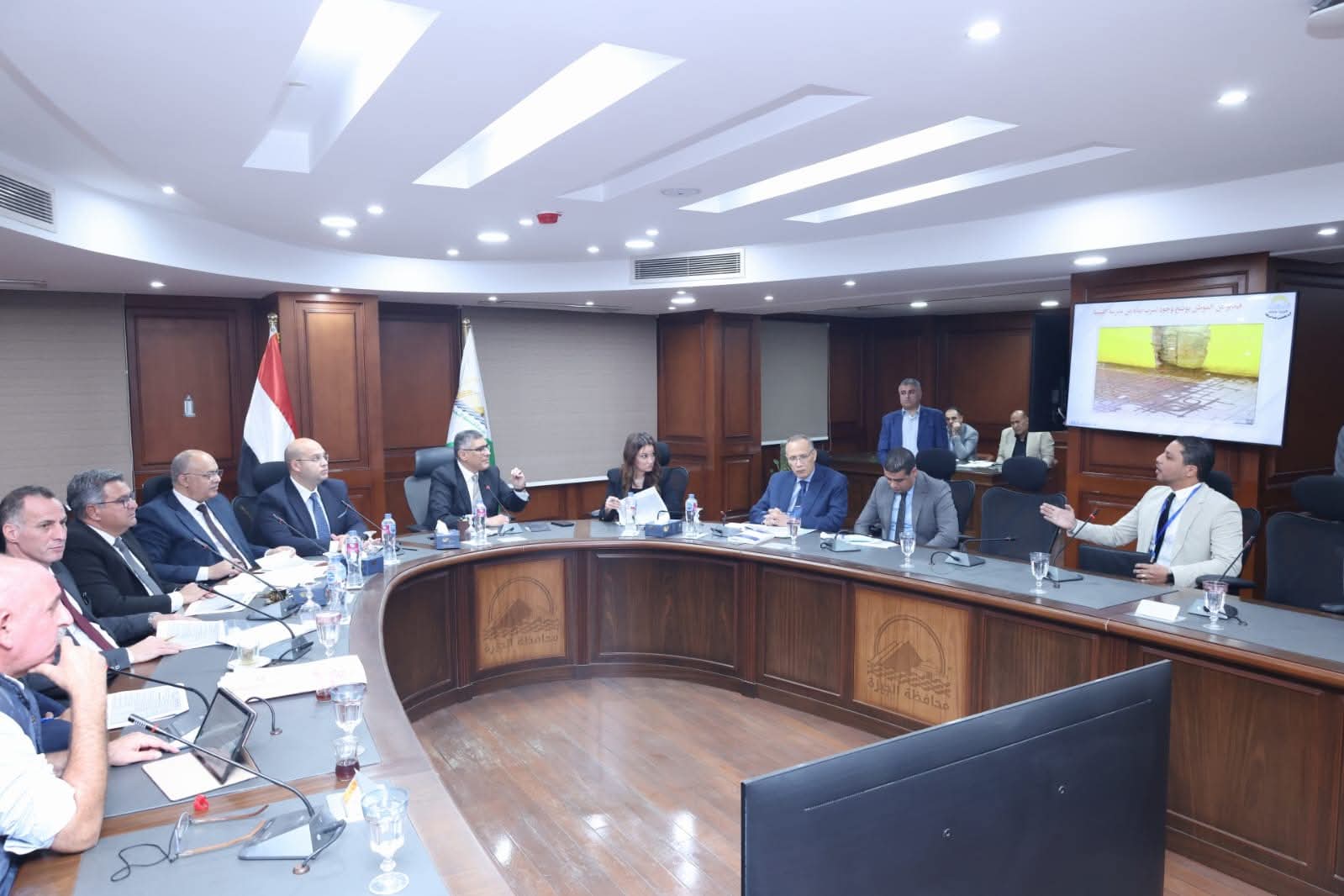 محافظ الجيزة يبحث شكاوى المواطنين بالعجوزة والعمرانية وأوسيم