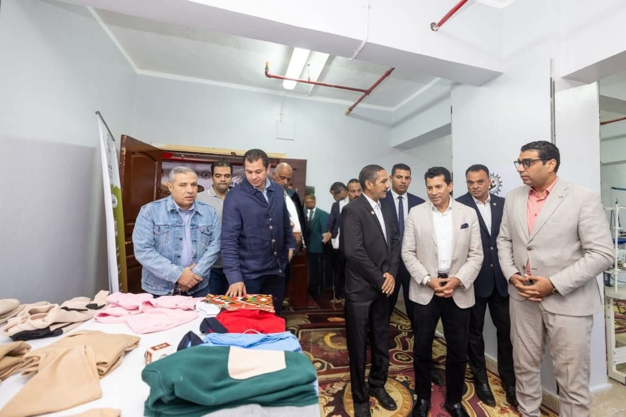 وزير الشباب لرياضة يفتتح ملعب البادل ومركز "المشغل" بالمدينة الشبابية بالأقصر