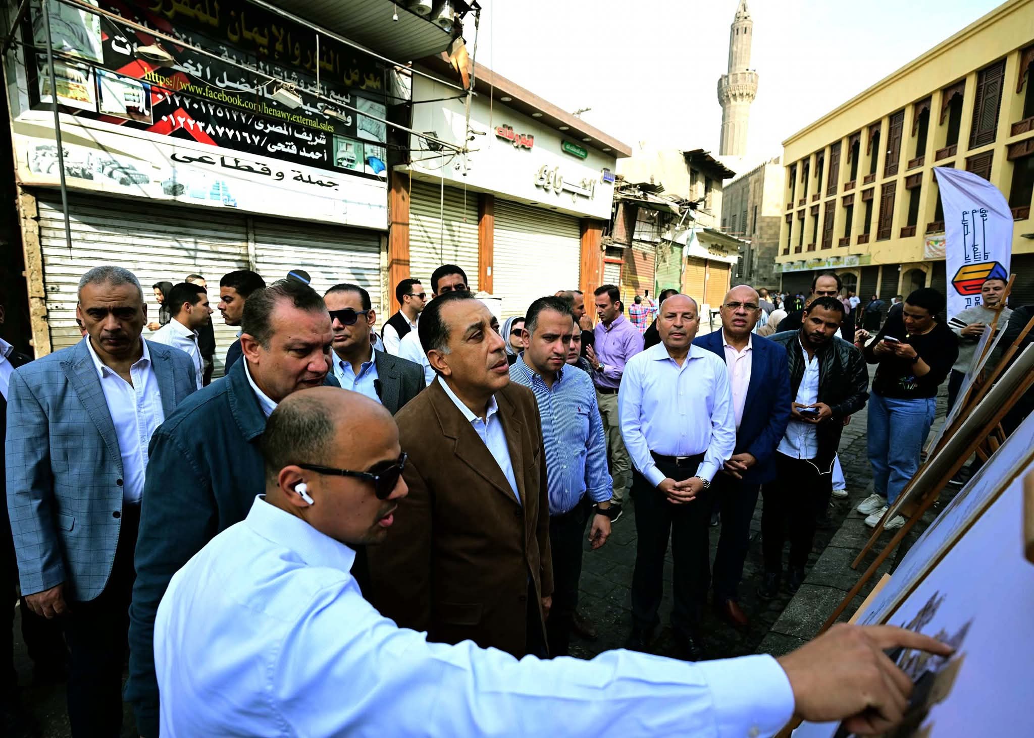 رئيس الوزراء يتفقد أعمال إعادة إحياء منطقة حارة الروم وباب زويلة