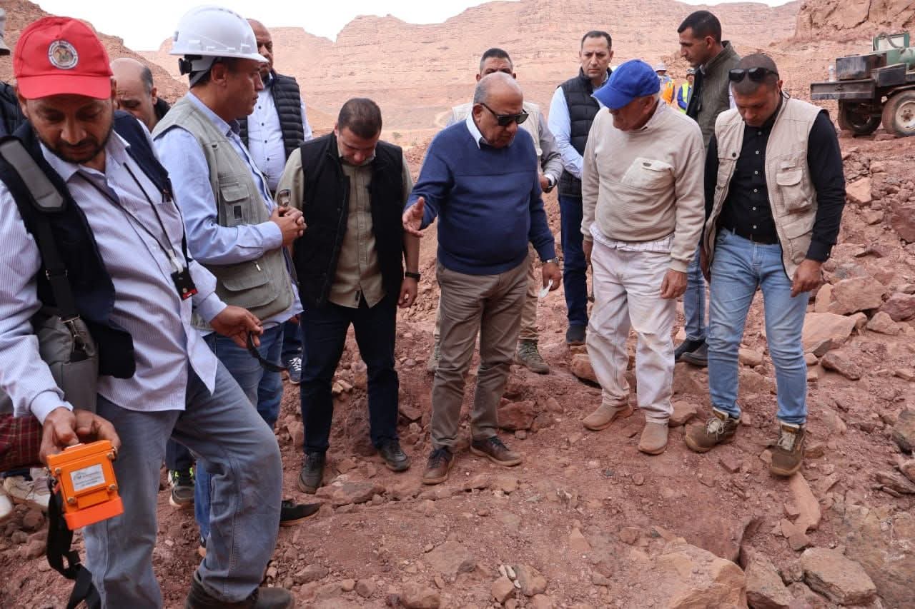 وزير الكهرباء يتفقد سير العمل بالمركز الحقلي التابع لهيئة المواد النووية بمنطقة أبو زنيمة