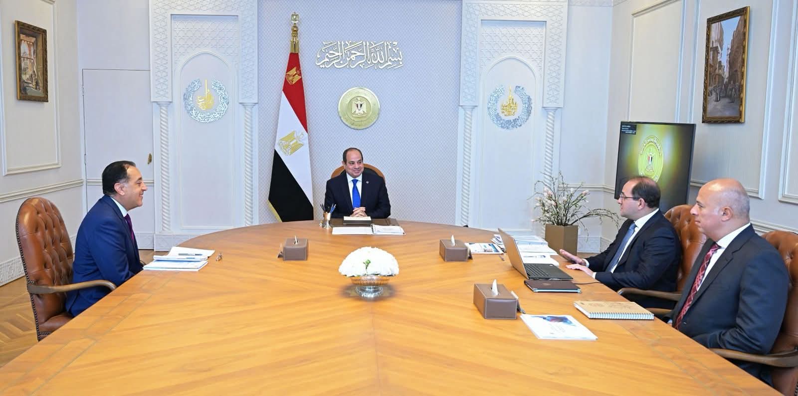 الرئيس السيسي يطلع على ملامح وتفاصيل حزمة التسهيلات الضريبية الثانية