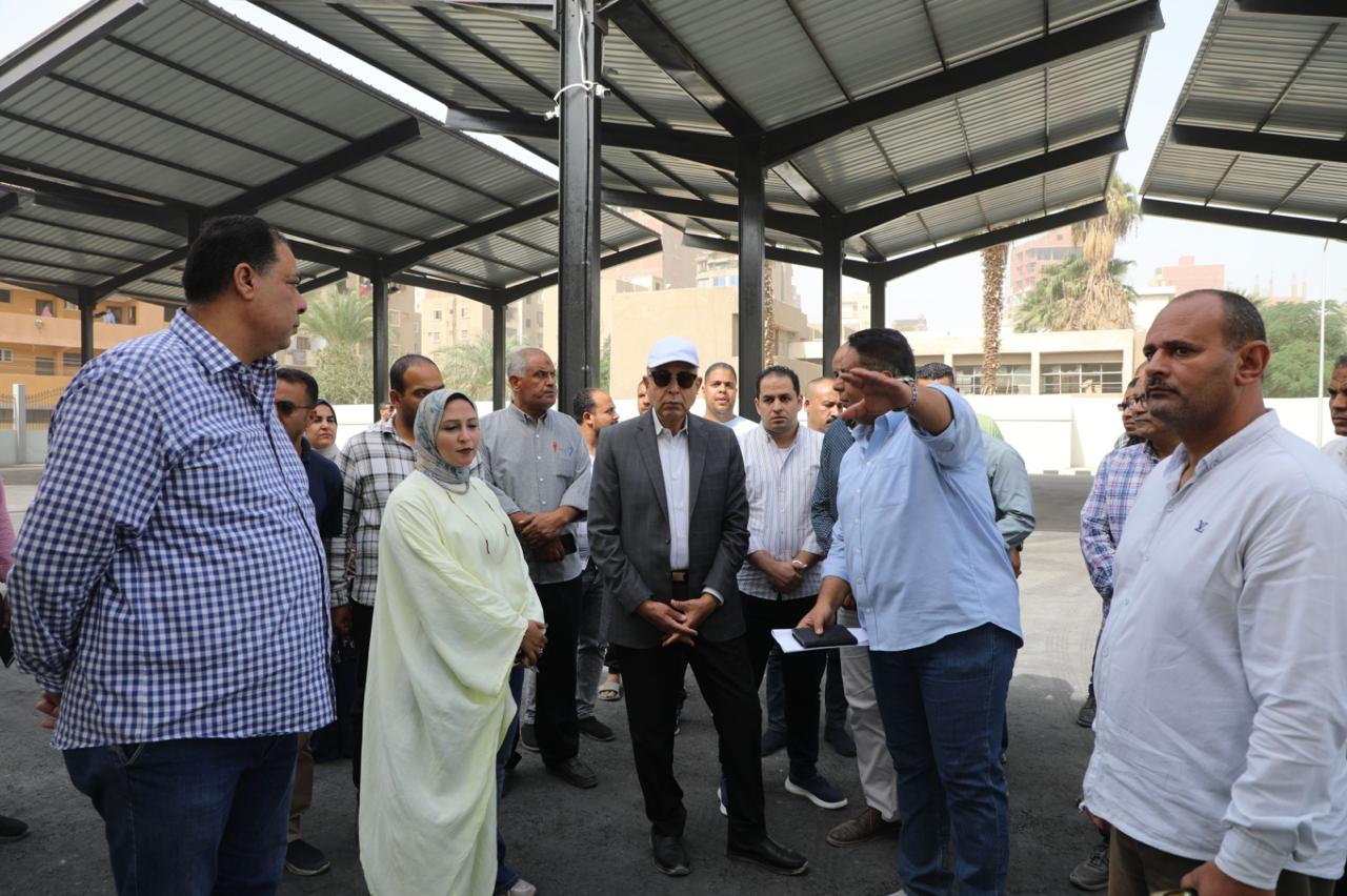 "موقف حضاري لخدمة المواطنين".. كدواني يتابع اللمسات الأخيرة بمجمع مواقف سمالوط الجديد