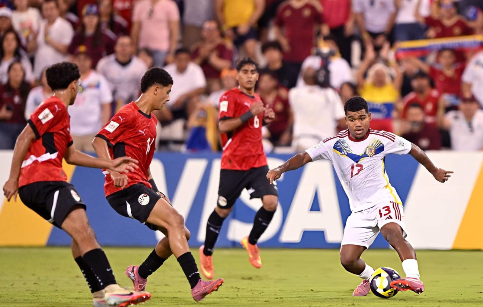 بـ10 لاعبين.. منتخب الناشئين يحصد نقطة ثمينة أمام فنزويلا في كأس العالم