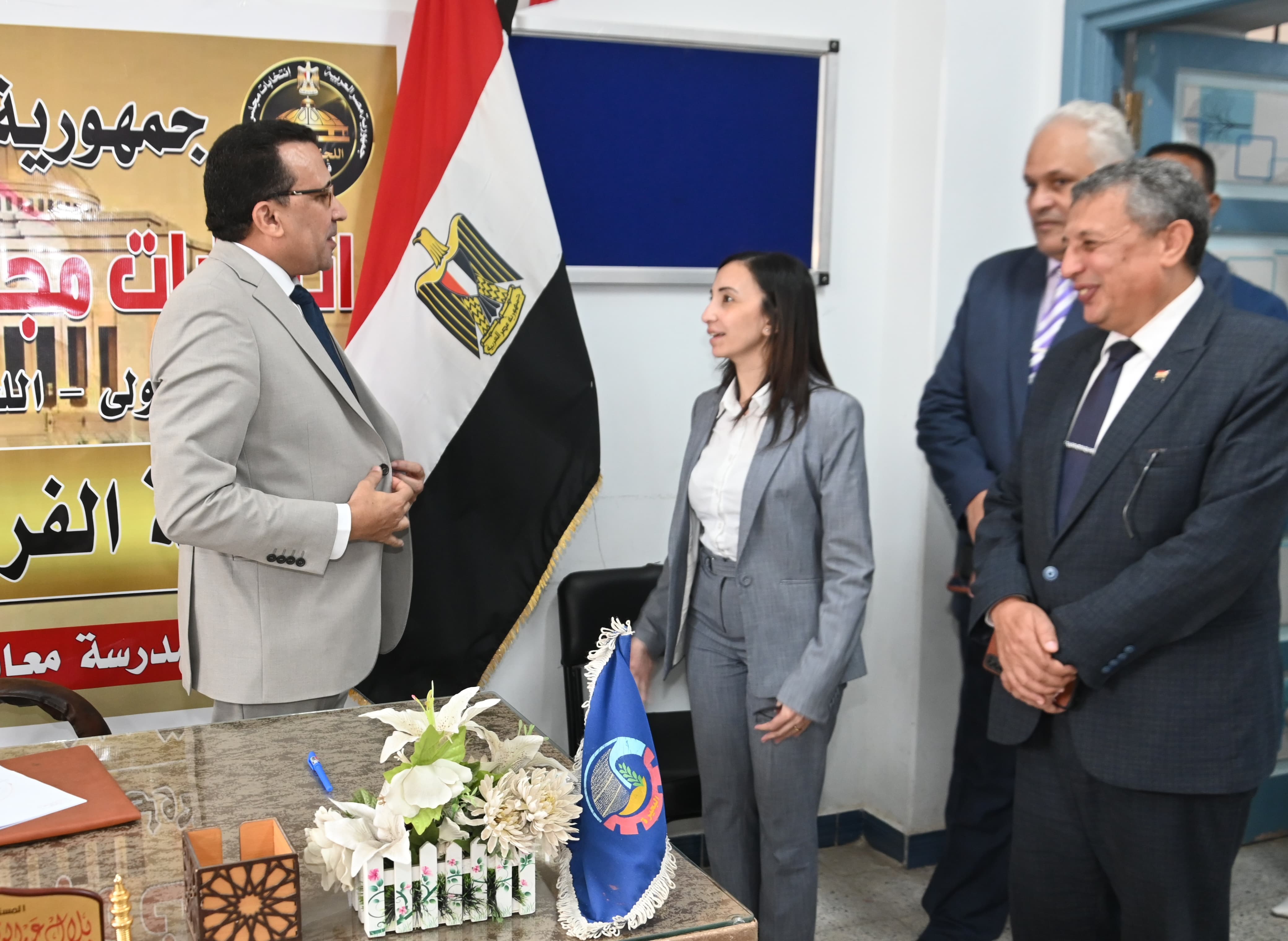 محافظ البحيرة تتفقد اللجان الإنتخابية بدمنهور لمتابعة سير إنتخابات مجلس النواب في يومها الأول