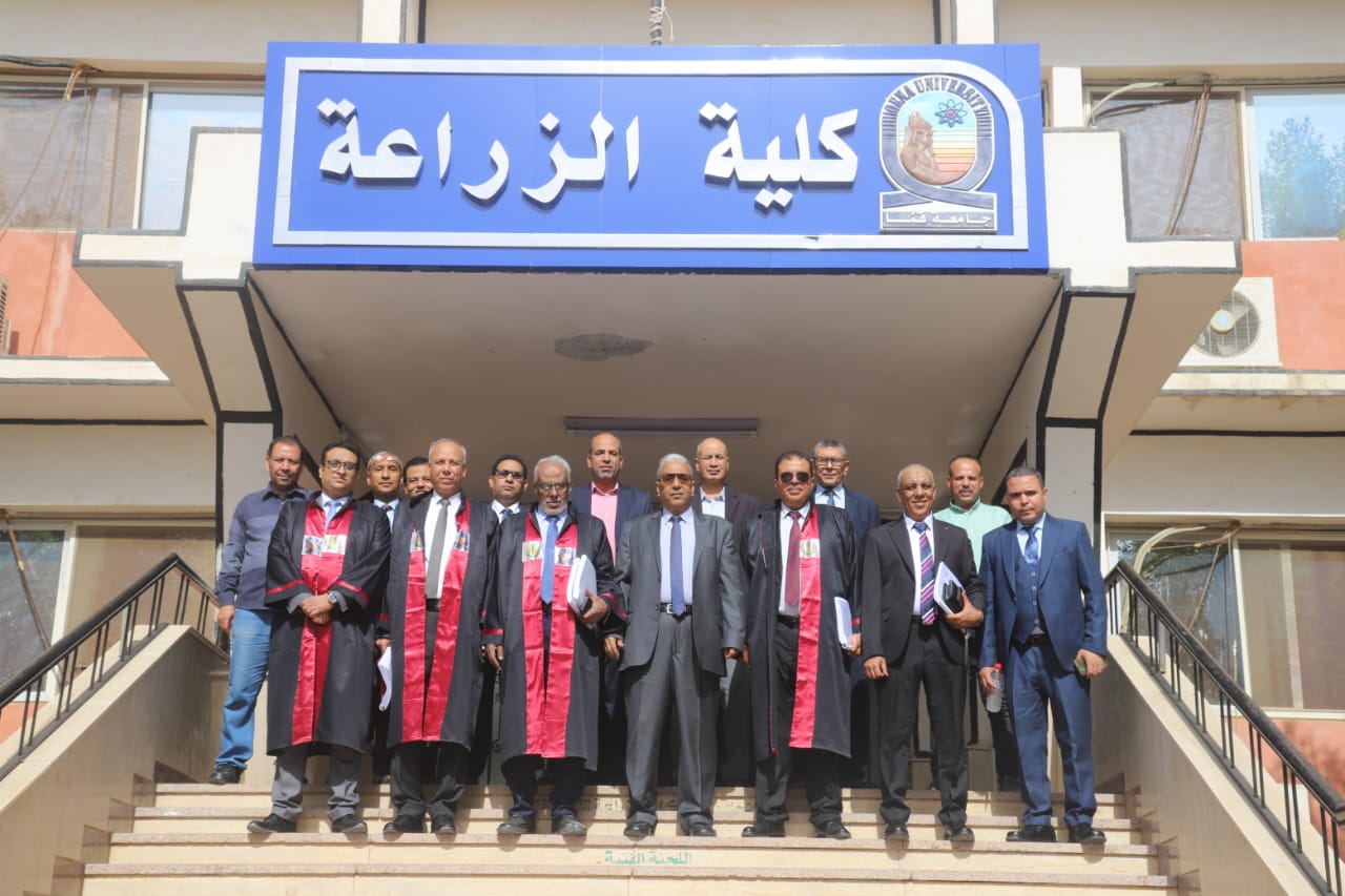 مناقشة رسالة ماجستير بكلية الزراعة بجامعة قنا حول تحسين إنتاجية الكوسة
