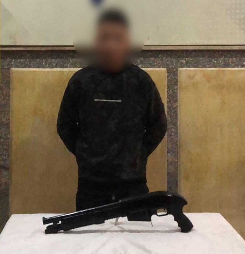 ضبط شاب نشر صورته و بحوزته سلاح ناري بدون ترخيص بالفيوم
