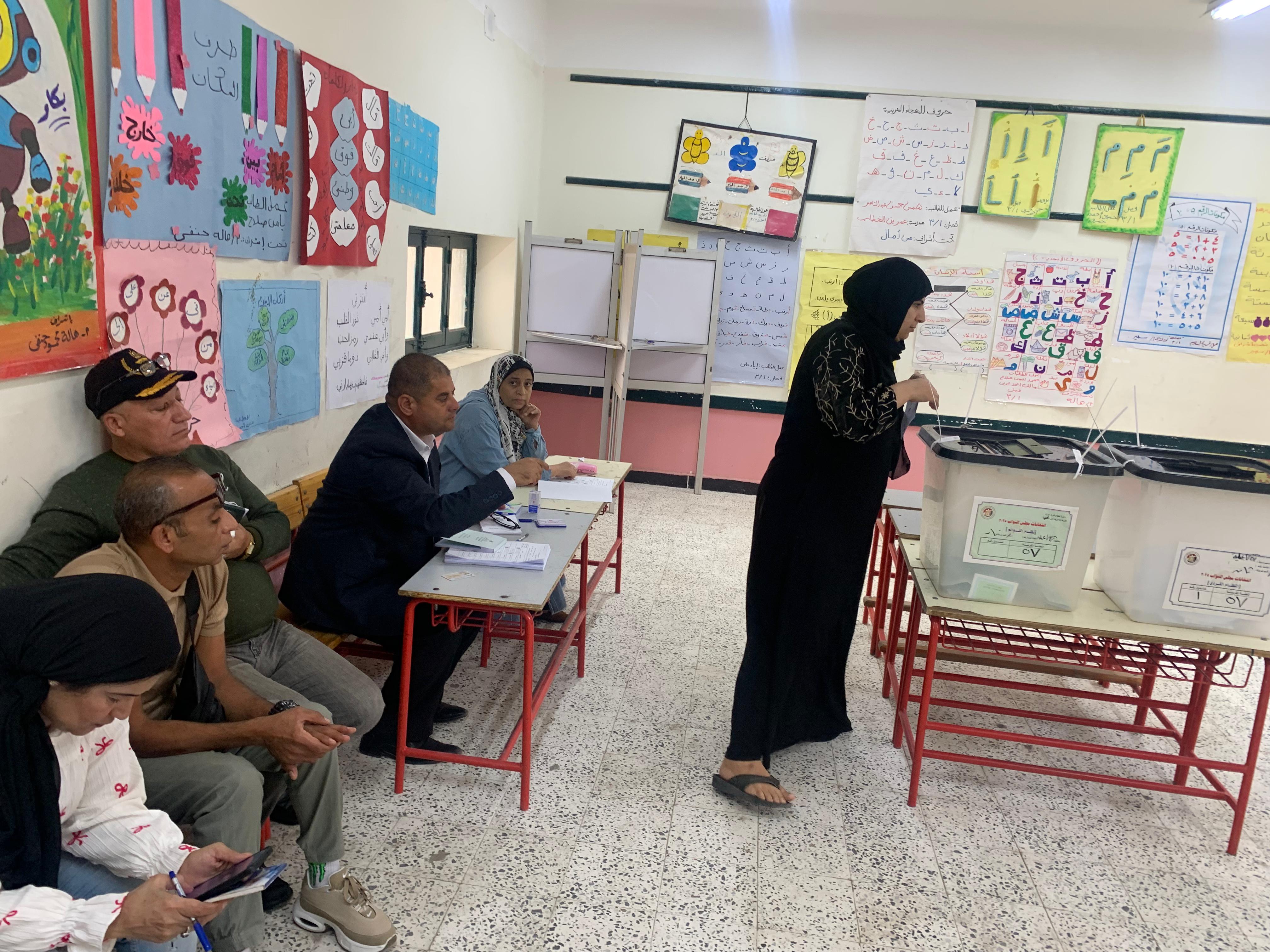 هدوء نسبي وحذر شديد يسيطر على لجان انتخابات النواب بالإسماعيلية