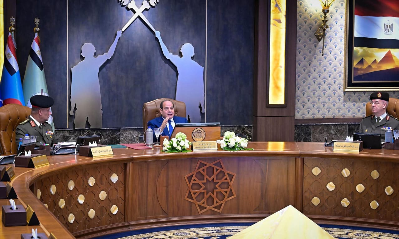 الرئيس يشهد اختبارات كشف الهيئة بالأكاديمية العسكرية